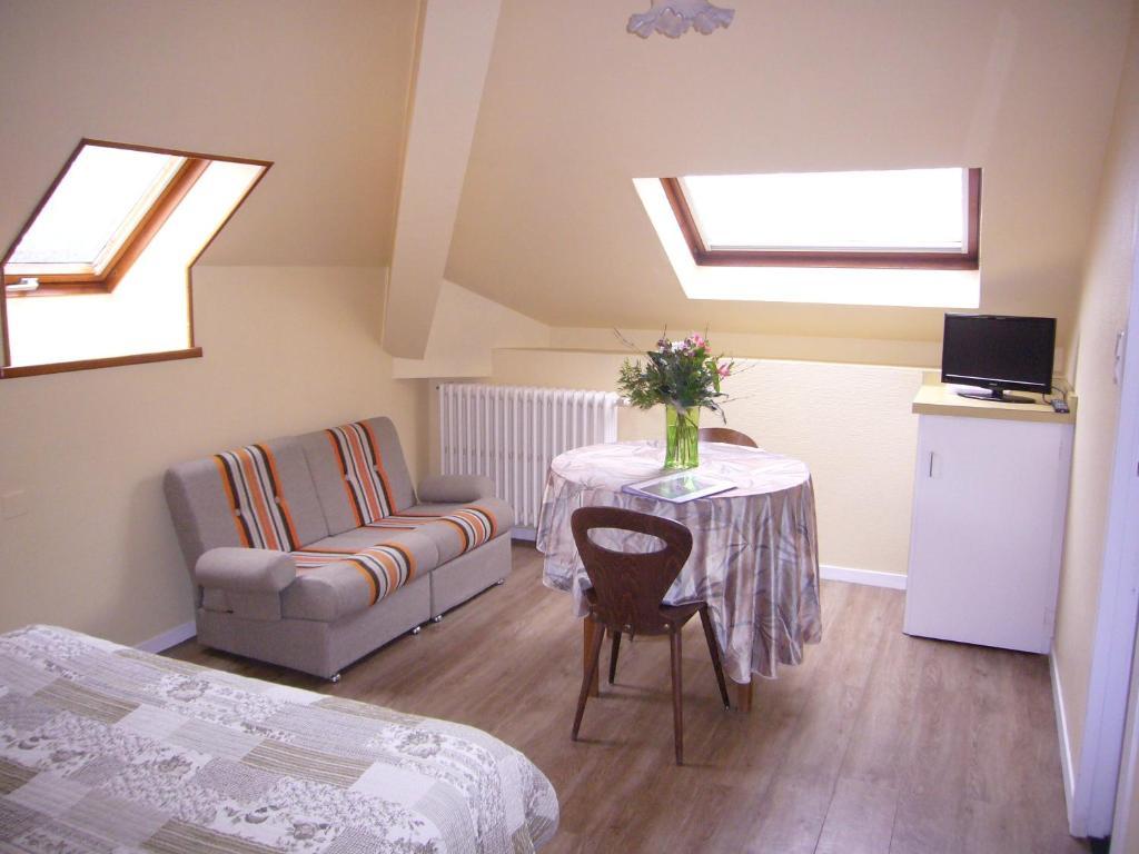 Aux Studios Du Parc Plombieres-les-Bains Room photo